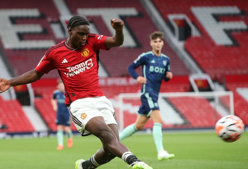 皇冠体育-备战德比，被召回的外租小将奥贡奈耶被召入卡里克一线队训练