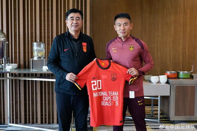 皇冠体育登录入口-退役国脚于汉超将加入中国男足教练团队